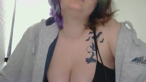 Snapshot of greektragedy69 chatting on 04/27/26, 06:39 GreekTragedy online show from 04/27/26, 06:39