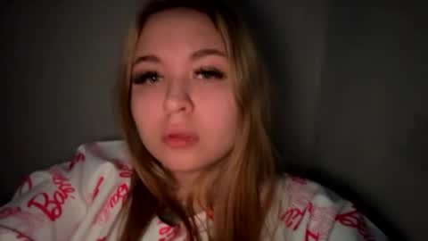 Snapshot of green_eyes_twinkl chatting on 02/05/25, 08:57 Lina 3 online show from 02/05/25, 08:57