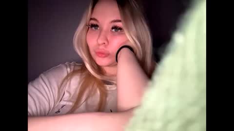 Lina 3 online show from 04/22/26, 05:58