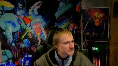 Snapshot of greenlungs8195 chatting on 01/16/25, 07:28 Greenlungs8195 online show from 01/16/25, 07:28