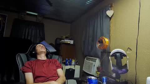 Snapshot of greenlungs8195 chatting on 10/18/25, 07:03 Greenlungs8195 online show from 10/18/25, 07:03