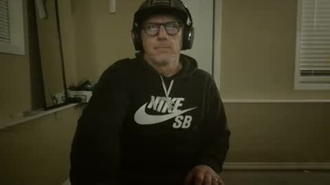 Snapshot of greenrooster1 chatting on 10/09/25, 09:29 greenrooster1 online show from 10/09/25, 09:29