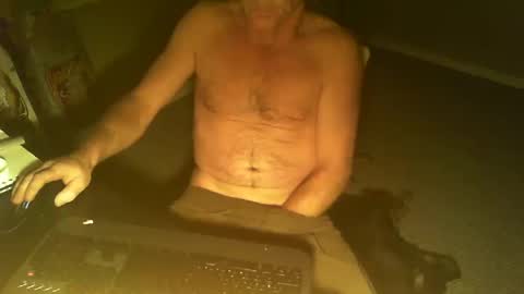 Snapshot of greenrooster1 chatting on 10/13/25, 09:53 greenrooster1 online show from 10/13/25, 09:53