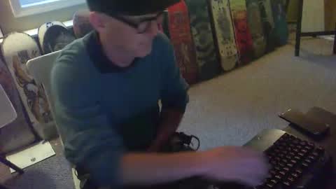 Snapshot of greenrooster1 chatting on 10/16/25, 12:44 greenrooster1 online show from 10/16/25, 12:44