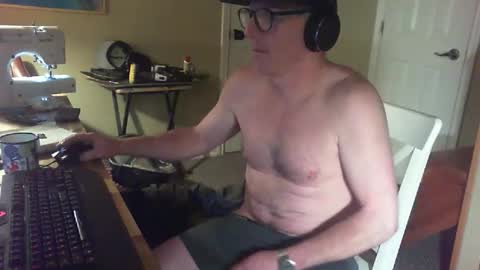 Snapshot of greenrooster1 chatting on 11/02/25, 08:28 greenrooster1 online show from 11/02/25, 08:28