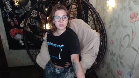 Lina online show from 09/26/25, 10:08