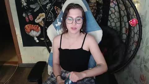 Snapshot of greenwitch9 chatting on 06/09/26, 12:06 Lina online show from 06/09/26, 12:06