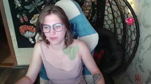 Snapshot of greenwitch9 chatting on 06/24/26, 08:46 Lina online show from 06/24/26, 08:46