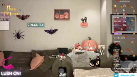 Snapshot of greenxxxqueen chatting on 09/27/25, 04:06 SexQueen Nikki online show from 09/27/25, 04:06