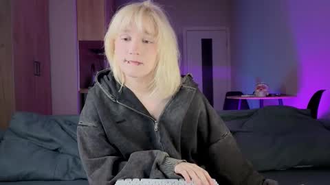 Greg-independent model online show from 10/17/25, 09:06