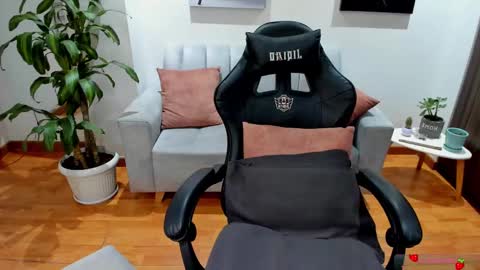 Snapshot of greta_miss chatting on 01/30/25, 02:27  Emmy  online show from 01/30/25, 02:27