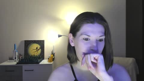 Snapshot of gretamiln chatting on 12/21/24, 12:31 Greta online show from 12/21/24, 12:31