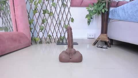 Snapshot of grettarouse chatting on 05/13/26, 08:16 GRETA online show from 05/13/26, 08:16