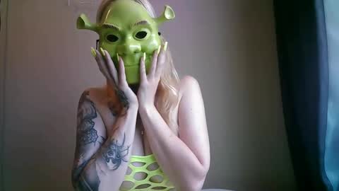 Snapshot of grippy_box chatting on 02/24/25, 12:20 grippy_box online show from 02/24/25, 12:20