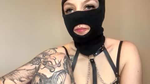 Snapshot of grippy_box chatting on 10/22/25, 01:50 grippy_box online show from 10/22/25, 01:50