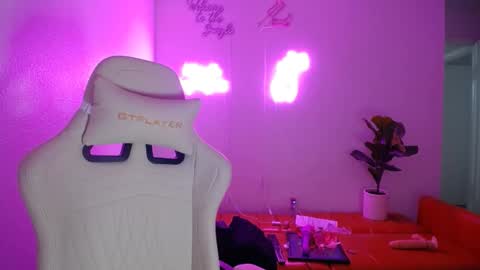 daphne online show from 03/09/25, 02:29