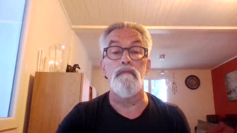 Snapshot of grybear60 chatting on 06/15/26, 06:37 Grybear online show from 06/15/26, 06:37