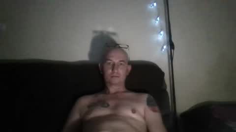 Snapshot of grzegorz40 chatting on 10/31/25, 07:04 grzegorz40 online show from 10/31/25, 07:04