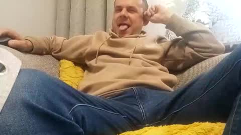 Snapshot of grzes1976 chatting on 10/10/25, 07:40 grzes1976 online show from 10/10/25, 07:40