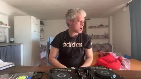 Snapshot of guardiannif_ chatting on 02/25/26, 12:04 guardiannif_ online show from 02/25/26, 12:04