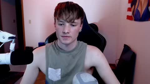 gucciboi4 online show from 02/08/25, 03:52