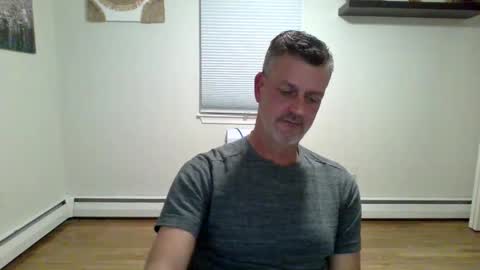 Snapshot of gudguy2025 chatting on 10/04/25, 12:52 gudguy2025 online show from 10/04/25, 12:52