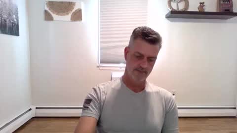 Snapshot of gudguy2025 chatting on 10/16/25, 02:40 gudguy2025 online show from 10/16/25, 02:40