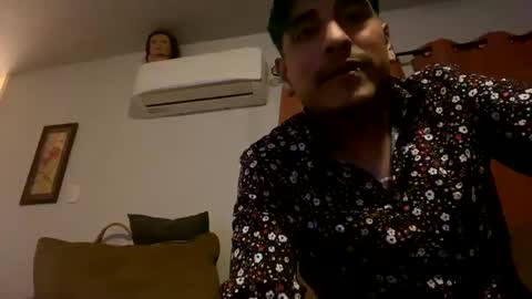 Snapshot of guerra938644 chatting on 02/22/25, 01:33 BulgeAddiction online show from 02/22/25, 01:33