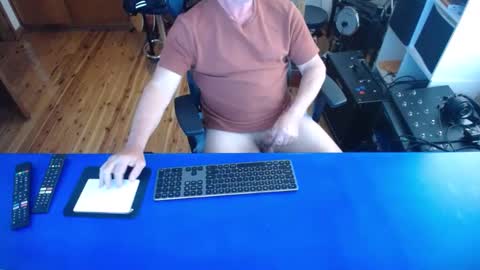 Snapshot of guesswhatigot2 chatting on 01/12/25, 06:17 guesswhatigot2 online show from 01/12/25, 06:17