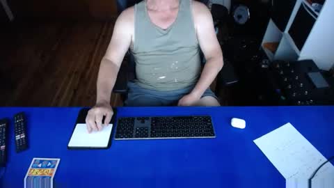 Snapshot of guesswhatigot2 chatting on 02/06/25, 09:22 guesswhatigot2 online show from 02/06/25, 09:22