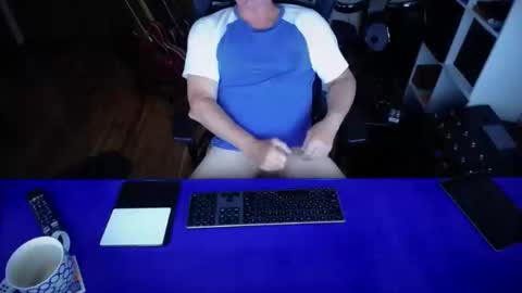 Snapshot of guesswhatigot2 chatting on 02/26/25, 11:52 guesswhatigot2 online show from 02/26/25, 11:52