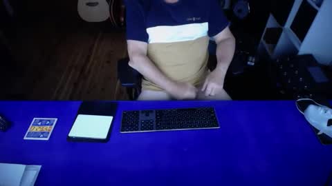 Snapshot of guesswhatigot2 chatting on 03/01/25, 09:18 guesswhatigot2 online show from 03/01/25, 09:18