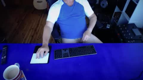 Snapshot of guesswhatigot2 chatting on 03/11/25, 06:32 guesswhatigot2 online show from 03/11/25, 06:32