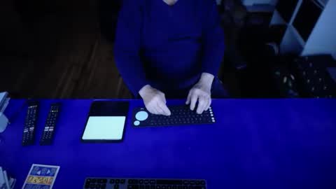 Snapshot of guesswhatigot2 chatting on 09/16/25, 07:42 guesswhatigot2 online show from 09/16/25, 07:42