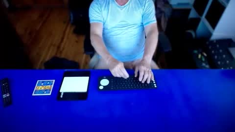 Snapshot of guesswhatigot2 chatting on 11/02/25, 04:15 guesswhatigot2 online show from 11/02/25, 04:15