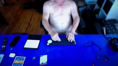 guesswhatigot2 online show from 12/20/25, 06:20