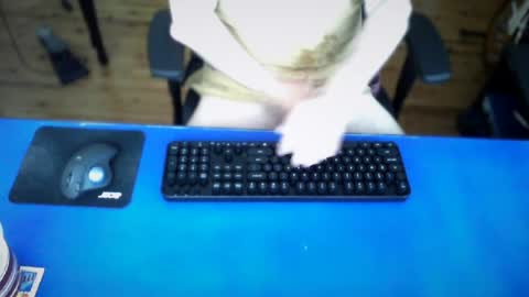 Snapshot of guesswhatigot2 chatting on 07/18/26, 06:06 guesswhatigot2 online show from 07/18/26, 06:06