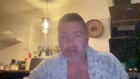 guil0 online show from 10/30/25, 09:44