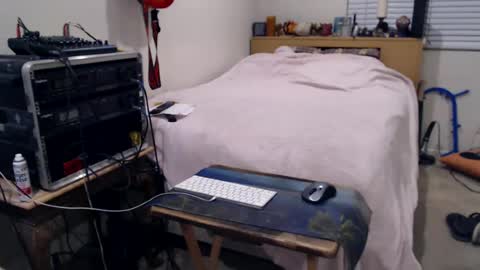 Snapshot of guitarsexgod2 chatting on 07/20/26, 08:39 guitarsexgod2 online show from 07/20/26, 08:39