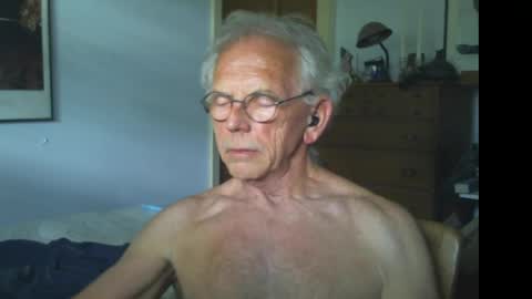 Snapshot of gulfcoast1952 chatting on 05/31/26, 07:26 Roy online show from 05/31/26, 07:26