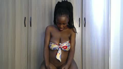 Miss Incredible online show from 11/02/25, 11:01