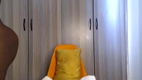 Snapshot of gulpess chatting on 06/17/26, 11:34 Miss Incredible online show from 06/17/26, 11:34