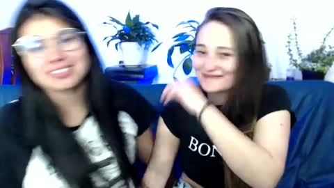 Vane blonde and Hazell black hair online show from 01/22/25, 06:31
