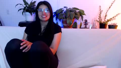Vane blonde and Hazell black hair online show from 02/10/25, 05:30
