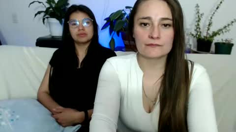 Vane blonde and Hazell black hair online show from 02/11/25, 04:44