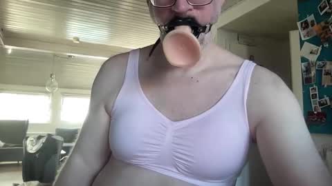 Snapshot of gummicasual chatting on 02/09/26, 08:51 gummicasual online show from 02/09/26, 08:51