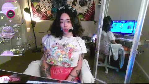 Snapshot of gunzinrose chatting on 05/11/26, 04:37 Kylie online show from 05/11/26, 04:37
