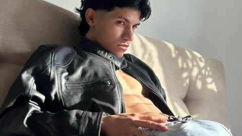 Snapshot of guts_x chatting on 01/07/25, 07:17 Guts online show from 01/07/25, 07:17