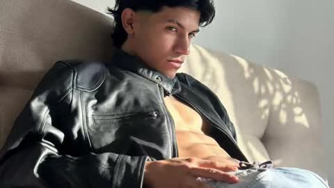 Snapshot of guts_x chatting on 02/25/25, 04:53 Guts online show from 02/25/25, 04:53
