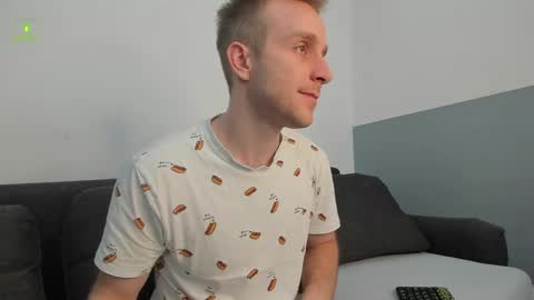 Snapshot of guy_charming chatting on 04/26/26, 04:04 Buddy online show from 04/26/26, 04:04